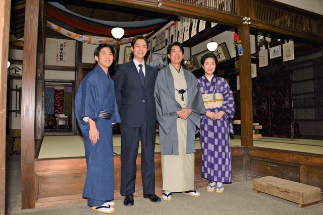 【12枚】窪田正孝＆唐沢寿明、満面の笑顔！朝ドラ「エール」取材会（12枚目）