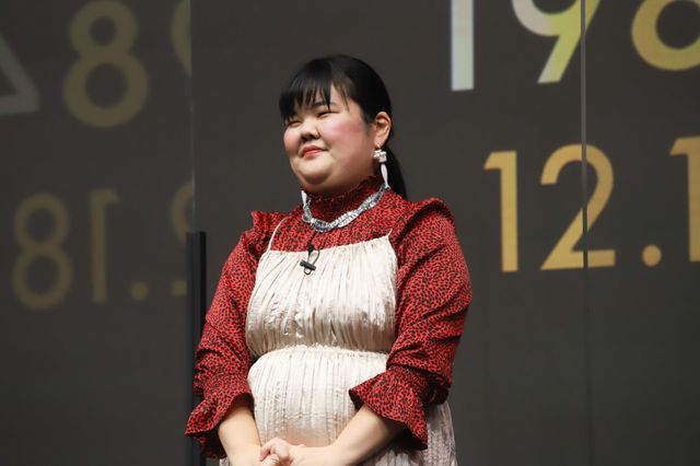 ぼる塾・きりやはるかのワンダーウーマンコスプレにメンバー驚き！『ワンダーウーマン 1984』公開直前イベント（4枚目）