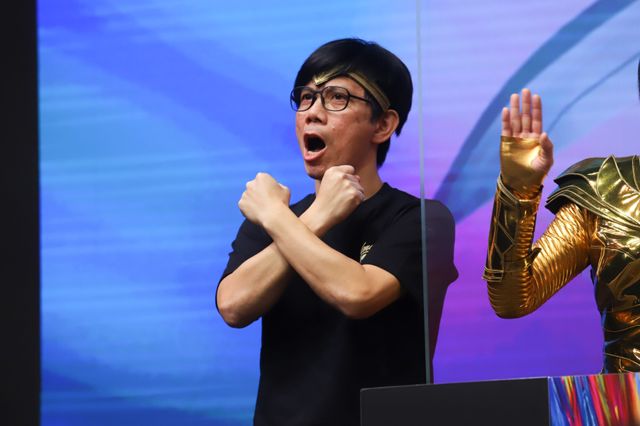 ぼる塾・きりやはるかのワンダーウーマンコスプレにメンバー驚き！『ワンダーウーマン 1984』公開直前イベント（7枚目）