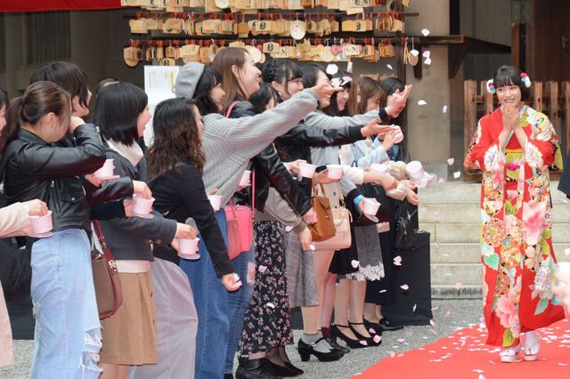 生田斗真＆広瀬すずが竹下通りにサプライズ出没!!『先生！　、、、好きになってもいいですか？』イベント（15枚目）