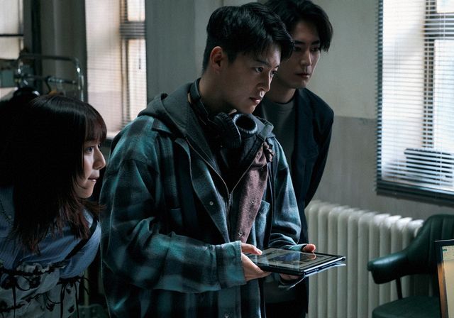 初回でどんでん返し！間宮祥太朗、上白石萌歌、三山凌輝ら「イグナイト」場面写真（2枚目）