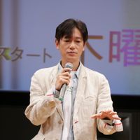 井浦新が連ドラ初主演 同窓生 人は 三度 恋をする プレミア試写会フォトギャラリー シネマトゥデイ