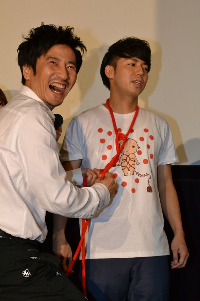 ピース綾部、縛られて恍惚！フォトギャラリー（12枚目）