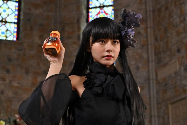 仮面ライダーダークアギレラに変身！「ジャンヌ＆アギレラ」夏木花の悪魔が登場：フォトギャラリー