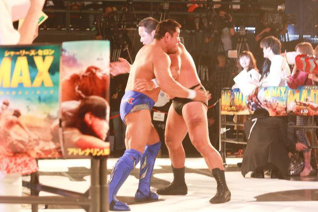 EXILE・AKIRA、『マッドマックス』プレミアで熱いファンサービス！フォトギャラリー（10枚目）