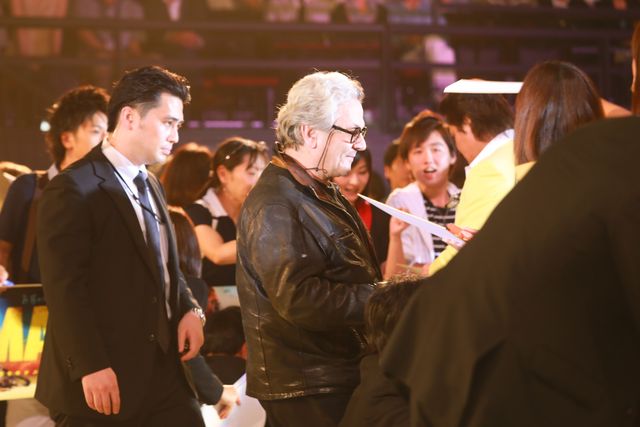 EXILE・AKIRA、『マッドマックス』プレミアで熱いファンサービス！フォトギャラリー（30枚目）