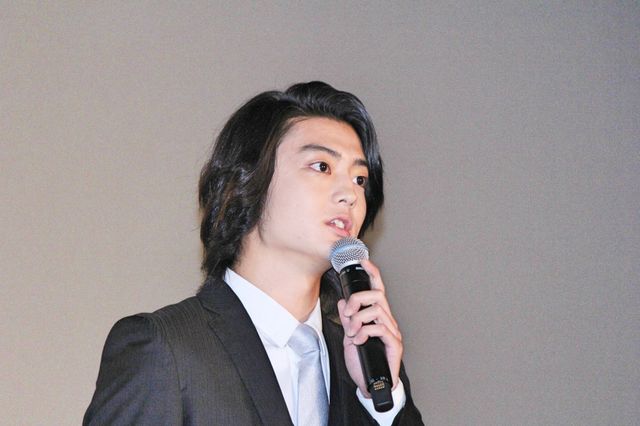 有村架純、伊藤健太郎、林遣都、石田ゆり子がコーヒーの鏡割り！『コーヒーが冷めないうちに』初日舞台あいさつ（3枚目）