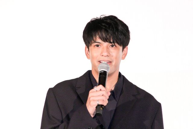 森崎ウィン&深川麻衣のステキな笑顔！『僕と彼女とラリーと』公開初日舞台あいさつ（3枚目）