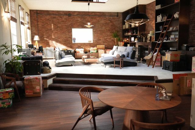 『あぶない刑事』タカ＆ユージの「T＆Y探偵事務所」（2枚目）