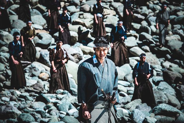 山崎賢人の凛々しい横顔…！映画『狂武蔵』場面カット（4枚目）
