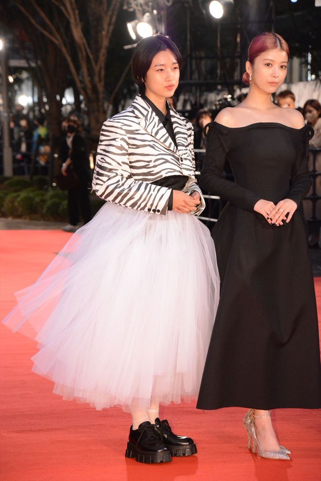 永野芽郁、肩出しドレスで魅了！豪華女優陣らがレッドカーペット彩る（13枚目）