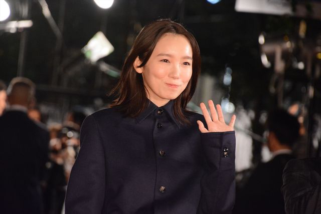 永野芽郁、肩出しドレスで魅了！豪華女優陣らがレッドカーペット彩る（21枚目）