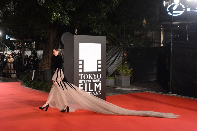 永野芽郁、肩出しドレスで魅了！豪華女優陣らがレッドカーペット彩る（24枚目）