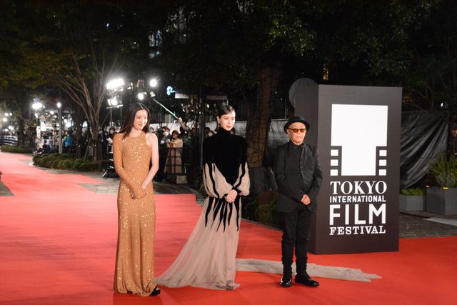 永野芽郁、肩出しドレスで魅了！豪華女優陣らがレッドカーペット彩る（27枚目）