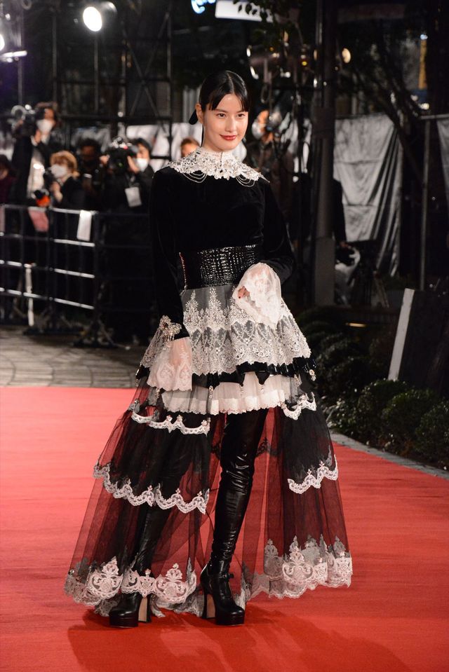 永野芽郁、肩出しドレスで魅了！豪華女優陣らがレッドカーペット彩る（35枚目）