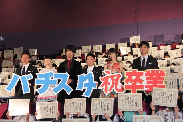 伊藤淳史、仲村トオルと涙の抱擁！映画『チーム・バチスタFINAL ケルベロスの肖像』初日舞台あいさつフォトギャラリー（9枚目）