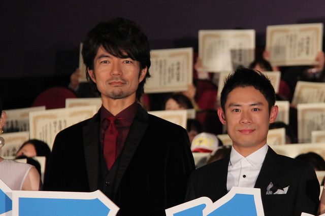 伊藤淳史、仲村トオルと涙の抱擁！映画『チーム・バチスタFINAL ケルベロスの肖像』初日舞台あいさつフォトギャラリー（10枚目）