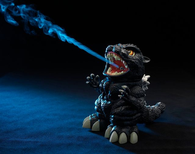 ミストでお部屋を加湿する“加湿王”ゴジラの姿！（3枚目）