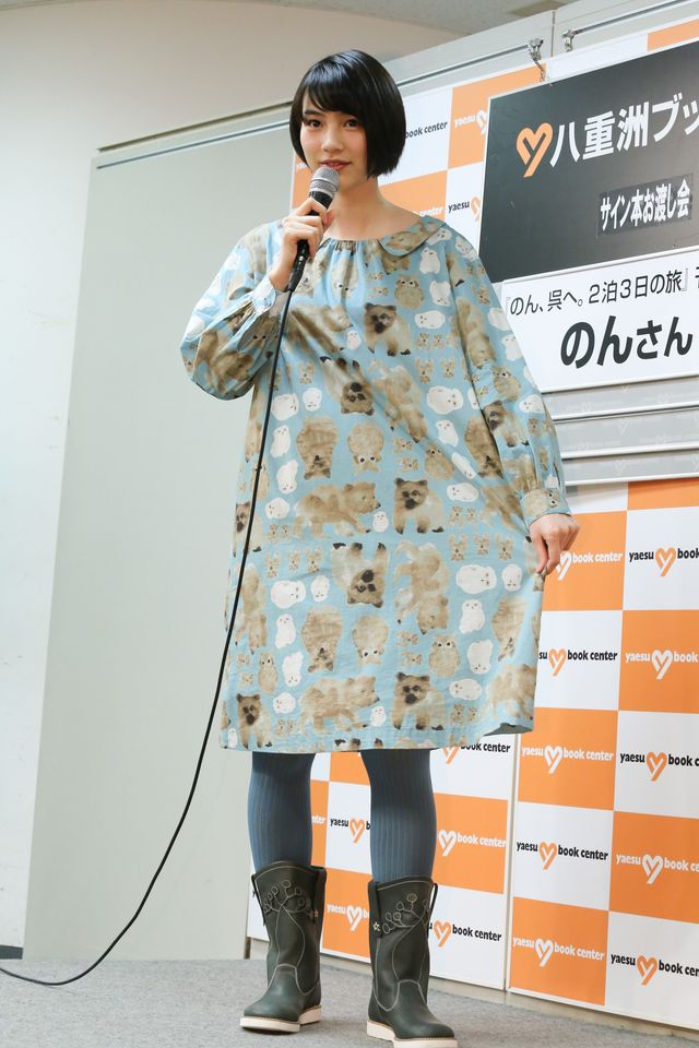 のん、目きらきら！「のん、呉へ。2泊3日の旅」刊行記念サイン本お渡し会ギャラリー（7枚目）
