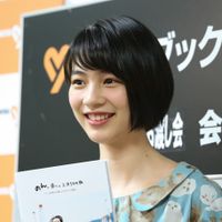 のん 目きらきら のん 呉へ 2泊3日の旅 刊行記念サイン本お渡し会ギャラリー フォトギャラリー シネマトゥデイ