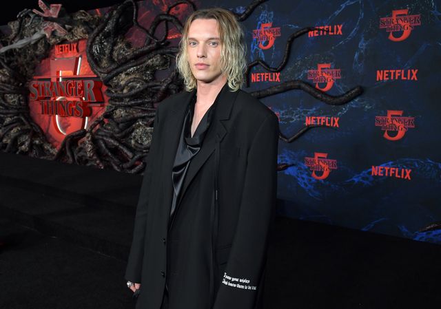 透けてるドレスで魅了！「ストレンジャー・シングス 5」キャスト集結ワールドプレミア（15枚目）