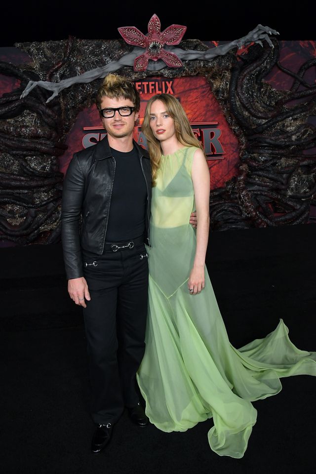 透けてるドレスで魅了！「ストレンジャー・シングス 5」キャスト集結ワールドプレミア（16枚目）