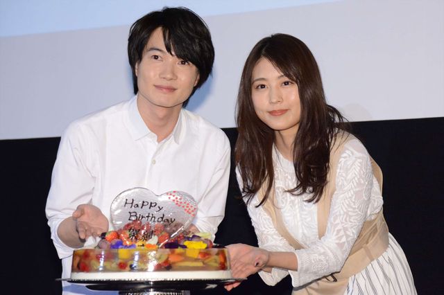 パクッ！バースデーケーキを食べる有村架純『フォルトゥナの瞳』公開直前イベント（15枚目）