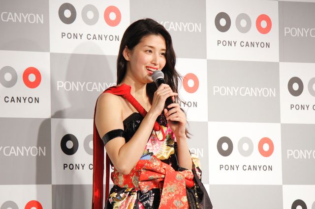 橋本マナミが斉藤洋介におしおき！　女王様役でSに開眼？　画像ギャラリー（2枚目）