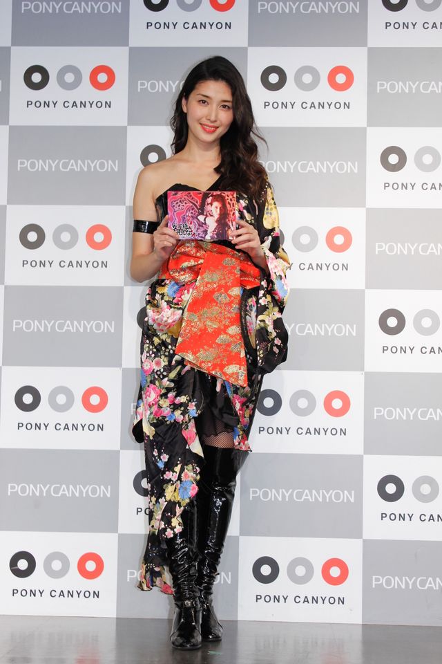 橋本マナミが斉藤洋介におしおき！　女王様役でSに開眼？　画像ギャラリー（6枚目）