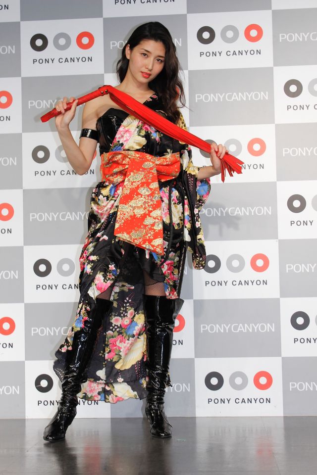 橋本マナミが斉藤洋介におしおき！　女王様役でSに開眼？　画像ギャラリー（7枚目）