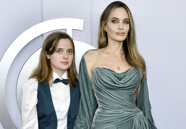 ヴィヴィアンと母アンジェリーナ・ジョリー(2024年の第77回トニー賞にて)