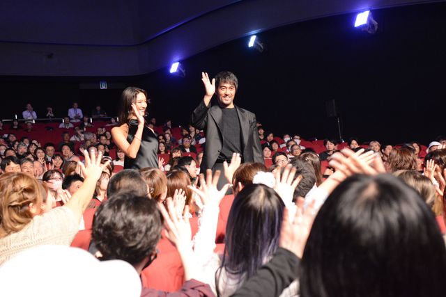 菜々緒、肩出し黒ドレスで阿部寛と登壇！『キャンドルスティック』ジャパンプレミア（6枚目）