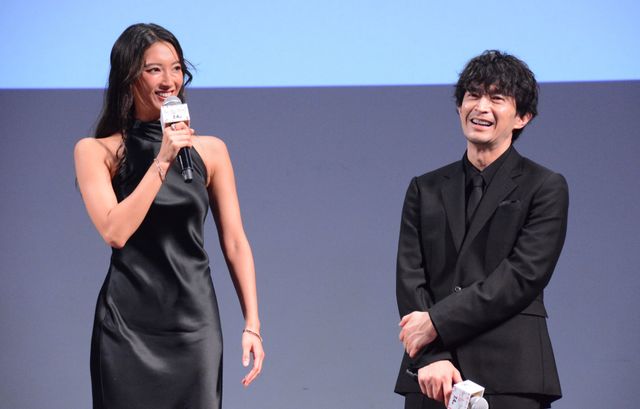 菜々緒、肩出し黒ドレスで阿部寛と登壇！『キャンドルスティック』ジャパンプレミア（14枚目）