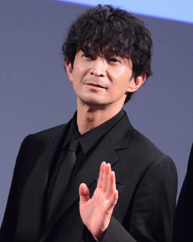 菜々緒、肩出し黒ドレスで阿部寛と登壇！『キャンドルスティック』ジャパンプレミア（18枚目）