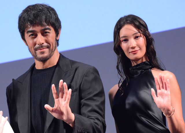 菜々緒、肩出し黒ドレスで阿部寛と登壇！『キャンドルスティック』ジャパンプレミア（21枚目）