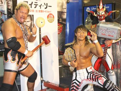 (左から)真壁刀義、棚橋弘至、獣神サンダーライガー