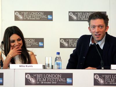 「ナタリーは最高！……むふふ」と思い出してにやけるミラ・クニス、ヴァンサン・カッセル-第54回ロンドン映画祭