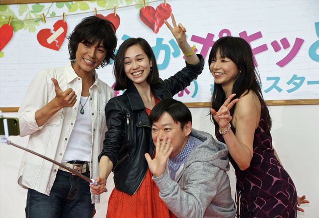 阿部サダヲ、水原希子らが自撮り棒でセルフィー！：フォトギャラリー