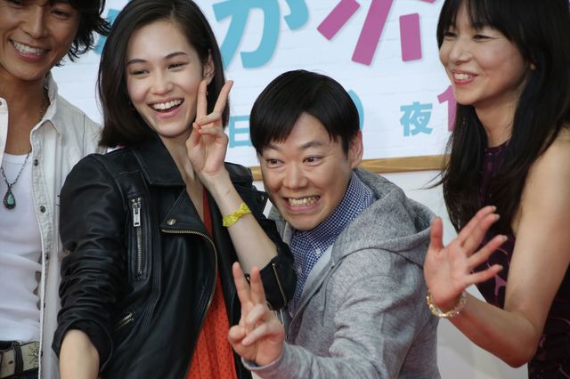 阿部サダヲ、水原希子らが自撮り棒でセルフィー！（2枚目）