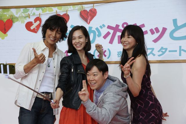 阿部サダヲ、水原希子らが自撮り棒でセルフィー！（6枚目）