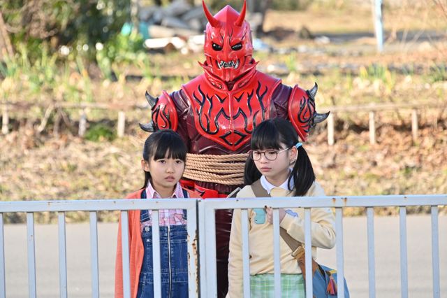 デンライナーにショッカーが！『仮面ライダー電王　プリティ電王とうじょう！』場面写真（2枚目）