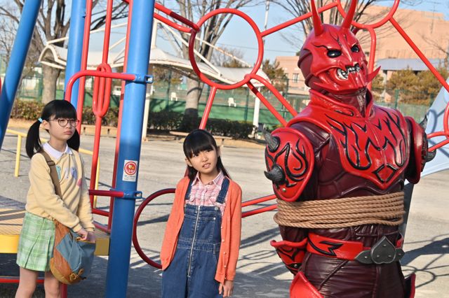 デンライナーにショッカーが！『仮面ライダー電王　プリティ電王とうじょう！』場面写真（3枚目）