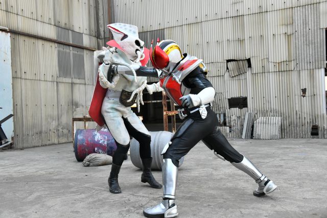 デンライナーにショッカーが！『仮面ライダー電王　プリティ電王とうじょう！』場面写真（6枚目）