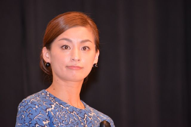 本田翼の料理姿！『起終点駅　ターミナル』初日舞台あいさつフォトギャラリー（6枚目）