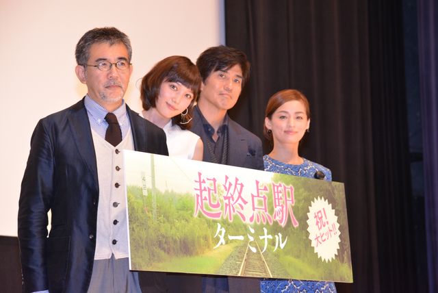 本田翼の料理姿！『起終点駅　ターミナル』初日舞台あいさつフォトギャラリー（13枚目）