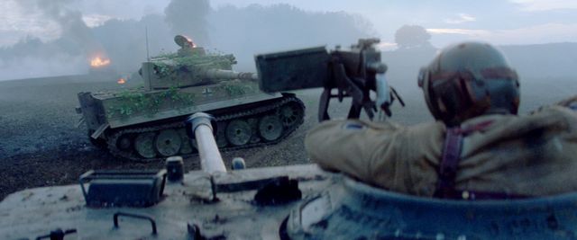 シャーマン戦車vs.ティーガー戦車 - 映画『フューリー』より