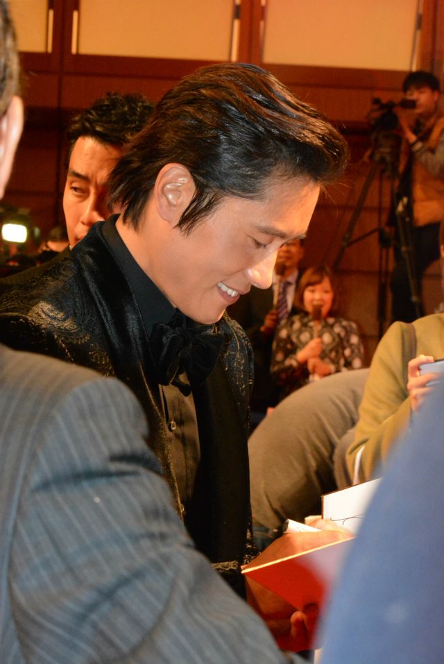 オスカー女優ヘレン・ミレン、イ・ビョンホンの「倍返し」評価に、いや「三倍返しよ！」　画像ギャラリー（4枚目）