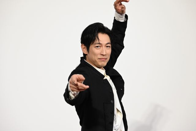 ディーン・フジオカ、華麗なポーズ！倉科カナらと「正直不動産」スピンオフドラマ試写会登壇：フォトギャラリー