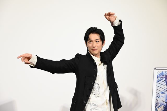 ディーン・フジオカ、華麗なポーズ！倉科カナらと「正直不動産」スピンオフドラマ試写会登壇（2枚目）