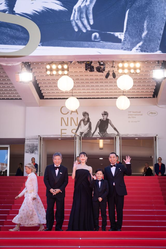 綾瀬はるか、肩出し黒ドレスでカンヌ・レッドカーペットへ！大悟（千鳥）がエスコート（40枚目）